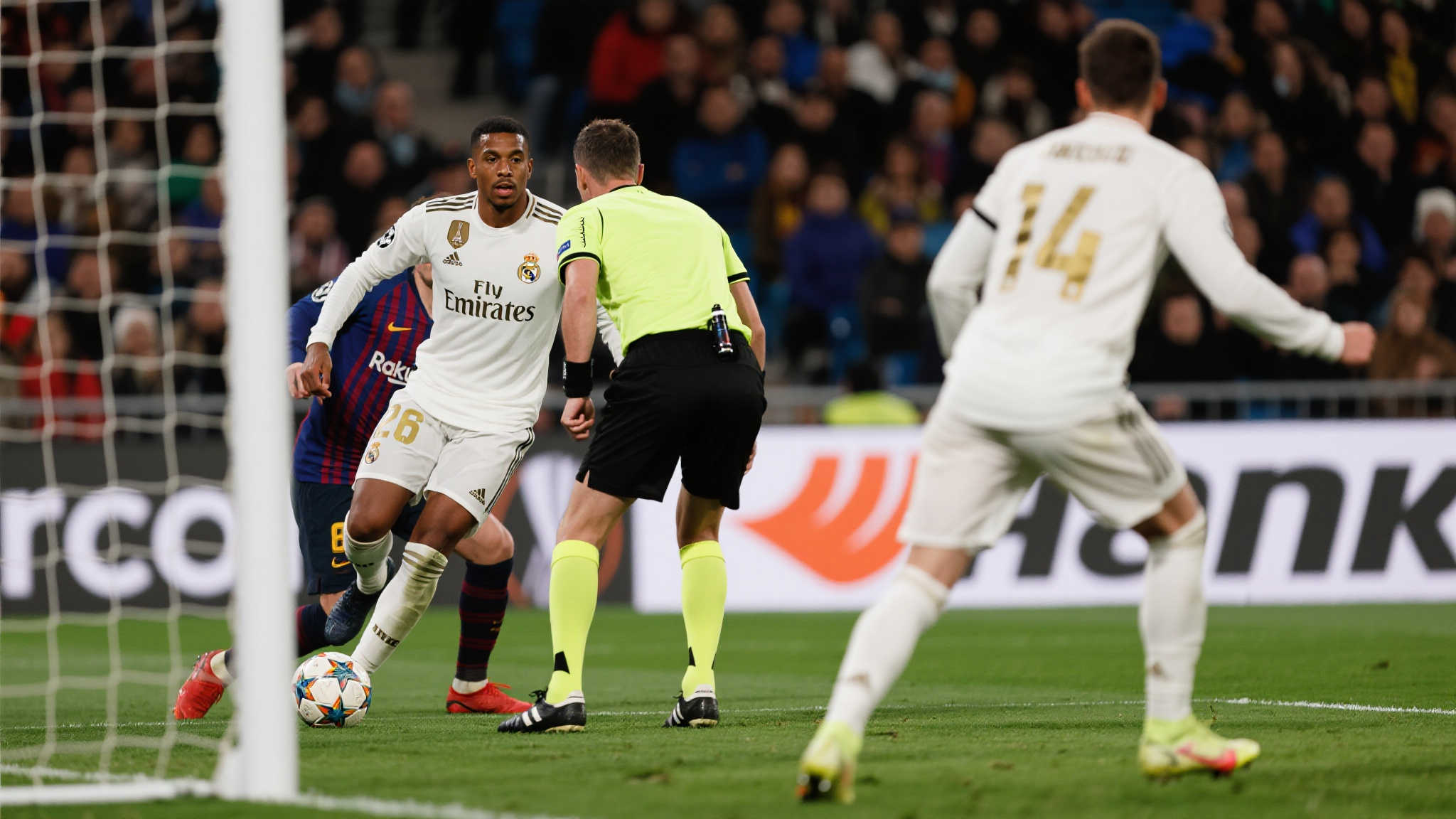 贝林厄姆与居莱尔建功,十人皇马两球领跑 贝林厄姆与居莱尔建功,十人皇马两球领跑